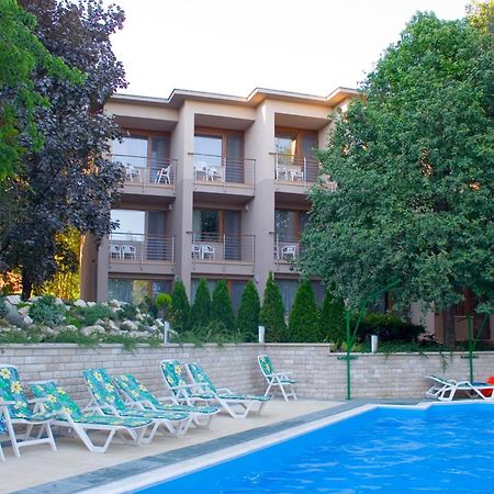 Hotel Villa Pax Balatonalmádi Exteriör bild