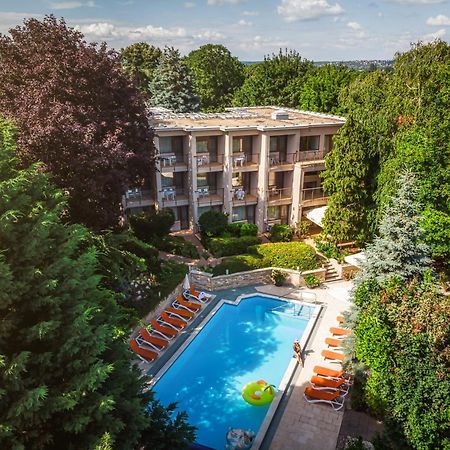 Hotel Villa Pax Balatonalmádi Exteriör bild
