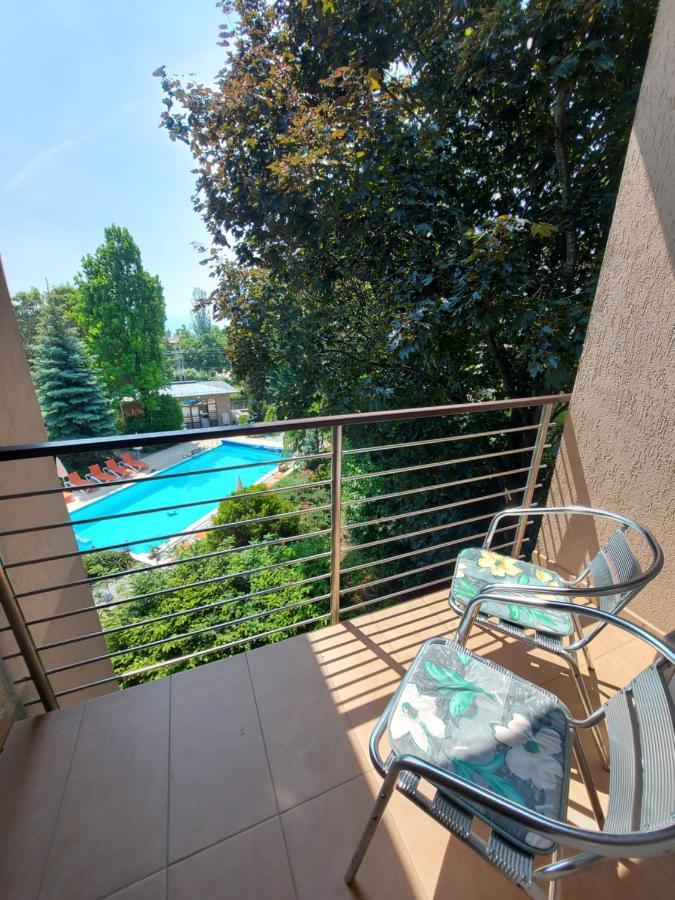 Hotel Villa Pax Balatonalmádi Exteriör bild