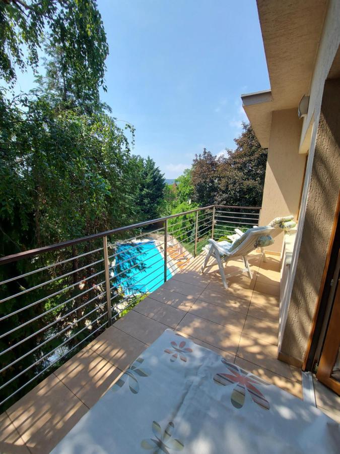 Hotel Villa Pax Balatonalmádi Exteriör bild