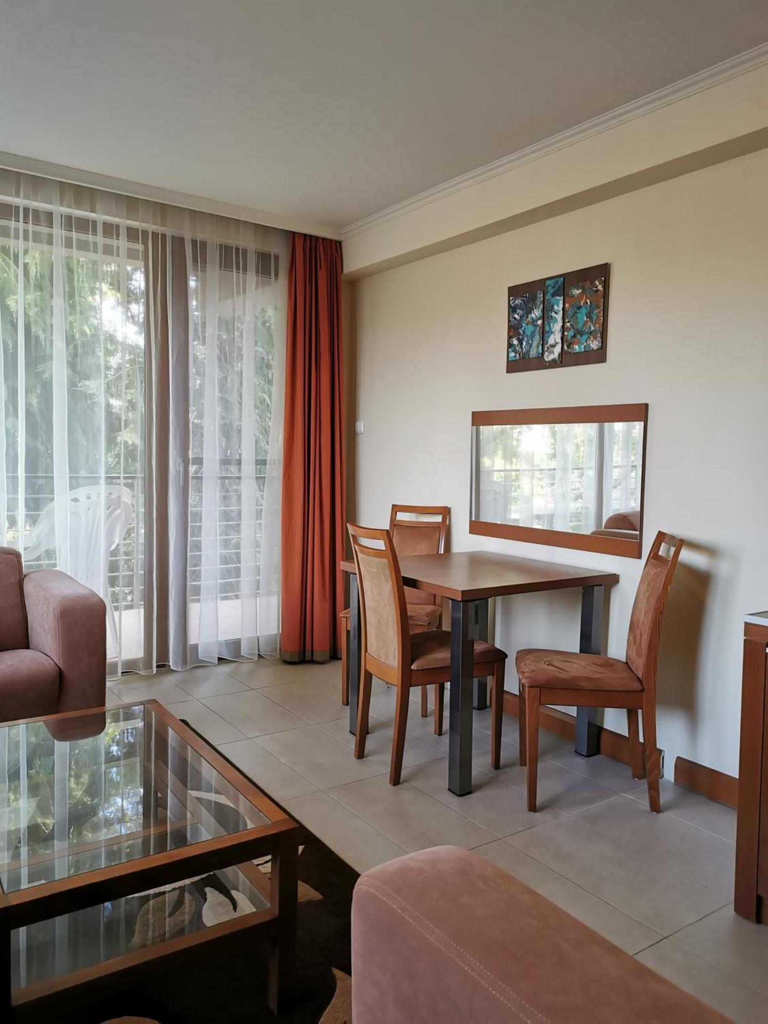 Hotel Villa Pax Balatonalmádi Rum bild